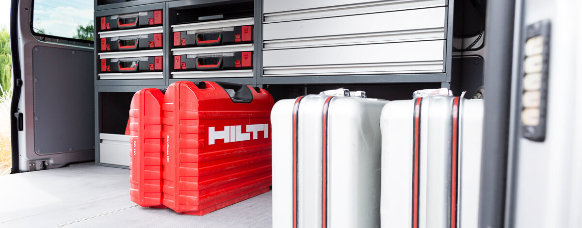 HILTI Koffer seitlich im Transporter